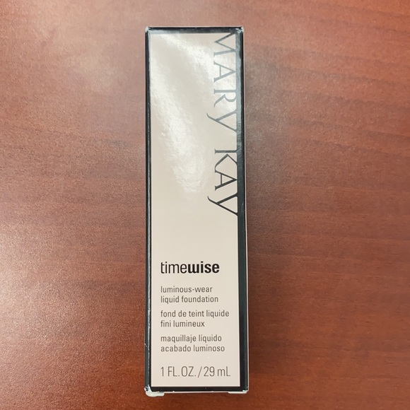 Mary Kay Timewise luminous-wear liquid foundation - Picture 2 of 3